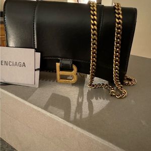 HOUR WALLET WICHAIN
Balenciaga
